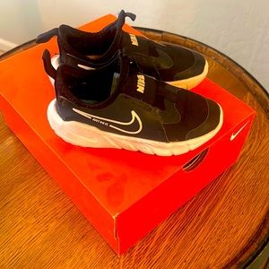 Nike Flex Runner 2 size 10.5C kids